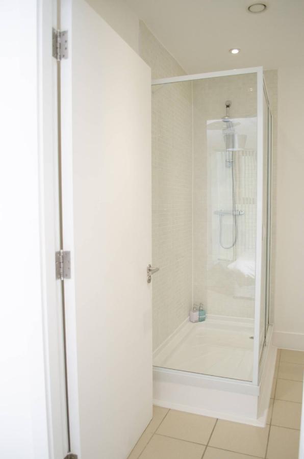 Serviced Apartment In Liverpool City Centre - Free Parking - Balcony - By Happy Days Exterior photo