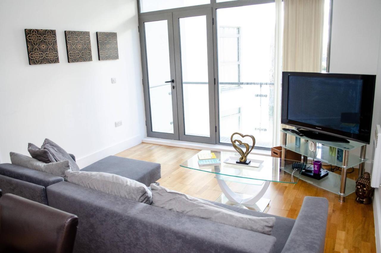 Serviced Apartment In Liverpool City Centre - Free Parking - Balcony - By Happy Days Exterior photo
