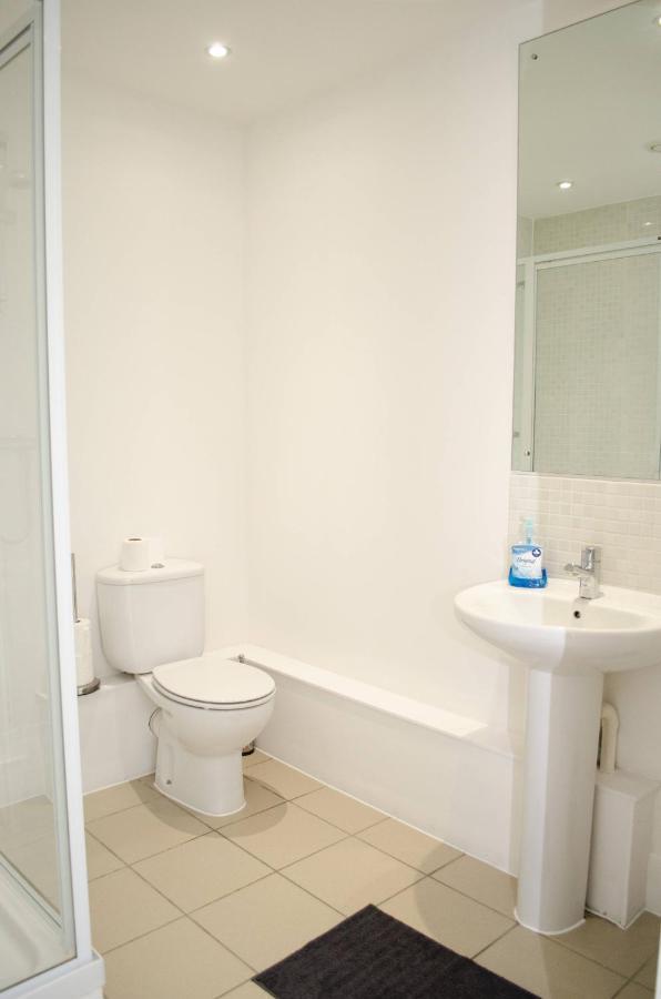 Serviced Apartment In Liverpool City Centre - Free Parking - Balcony - By Happy Days Exterior photo