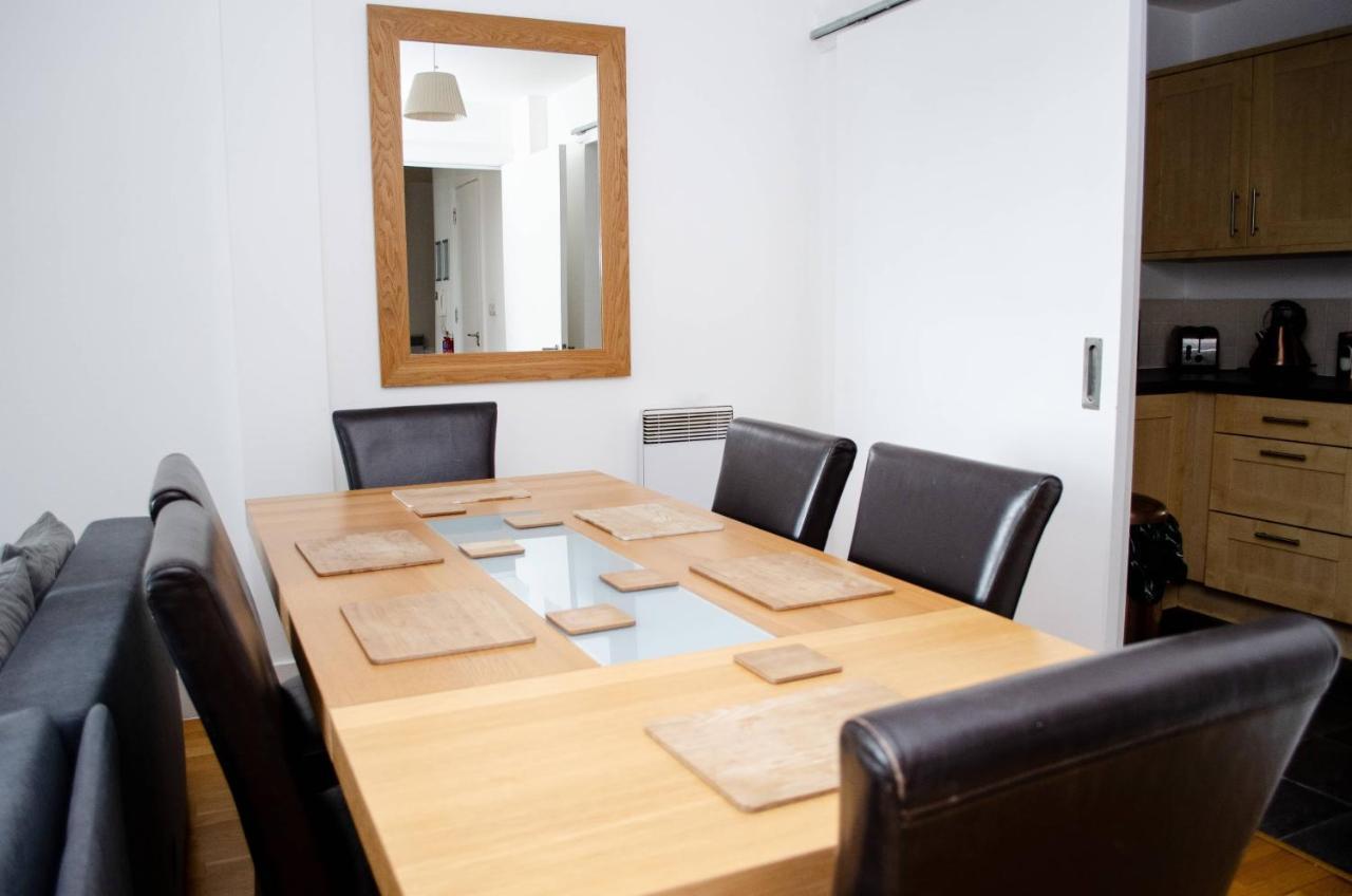 Serviced Apartment In Liverpool City Centre - Free Parking - Balcony - By Happy Days Exterior photo