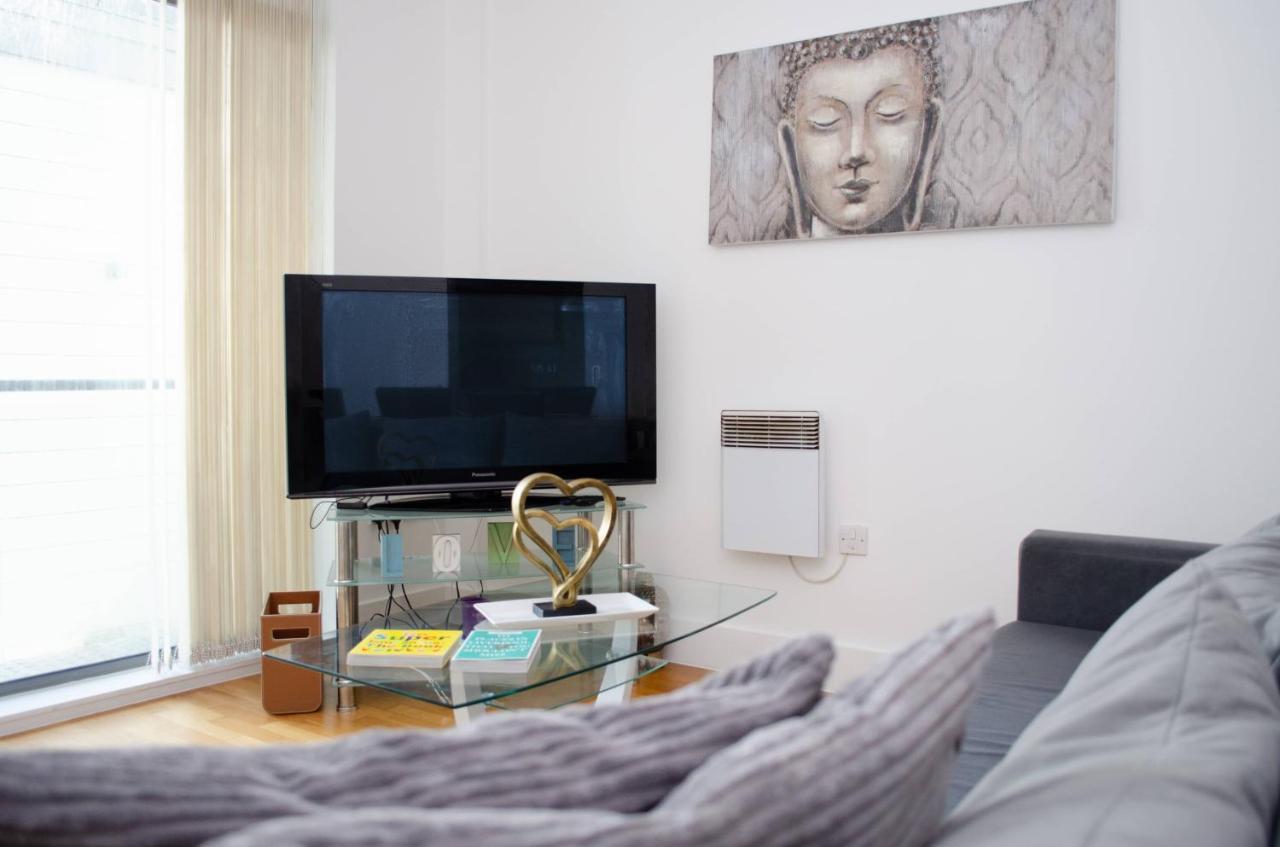 Serviced Apartment In Liverpool City Centre - Free Parking - Balcony - By Happy Days Exterior photo