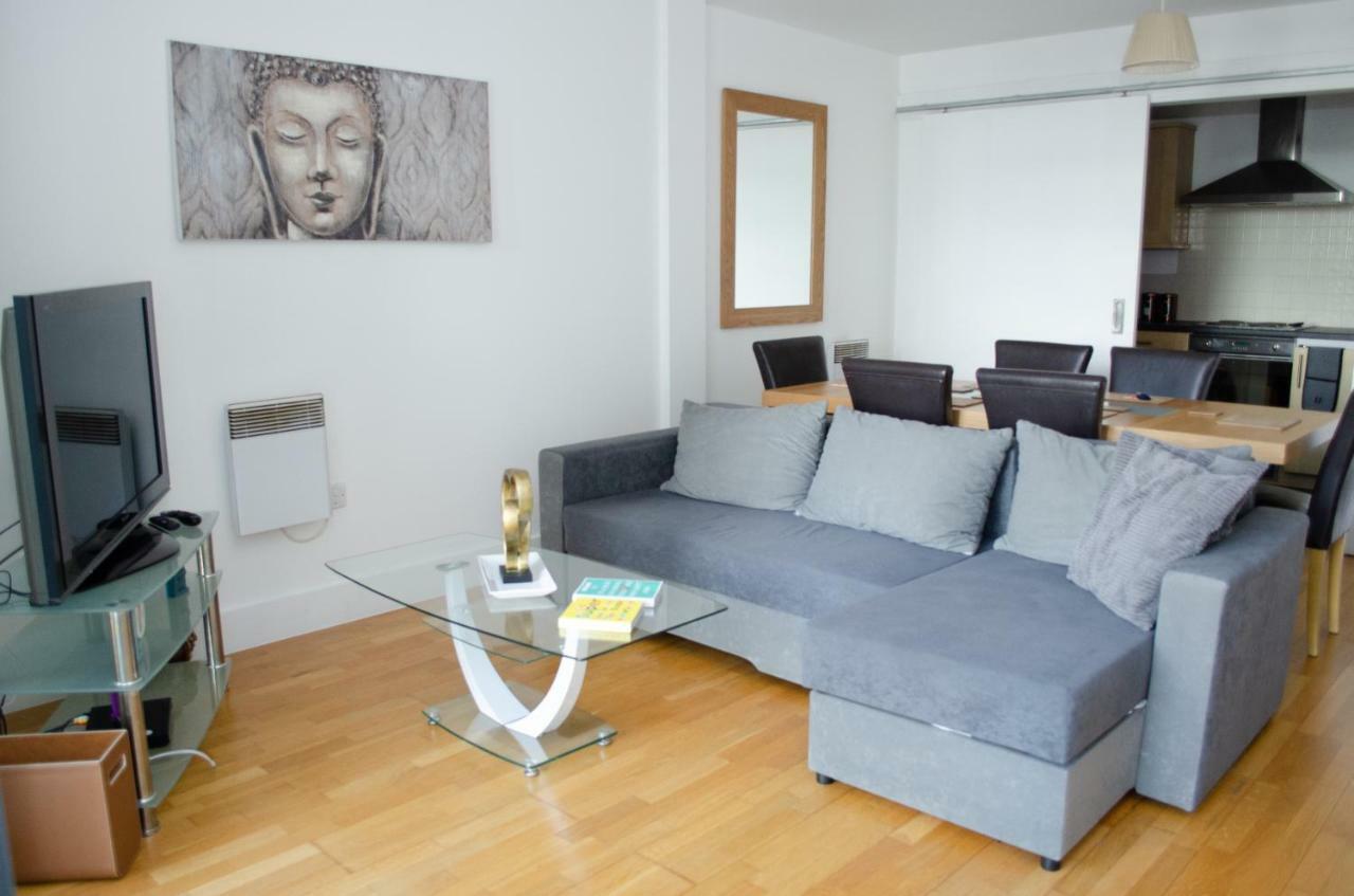 Serviced Apartment In Liverpool City Centre - Free Parking - Balcony - By Happy Days Exterior photo