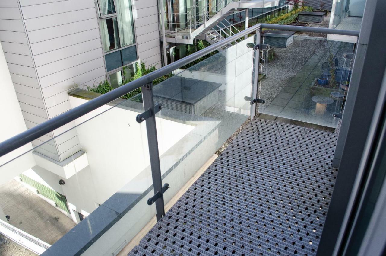 Serviced Apartment In Liverpool City Centre - Free Parking - Balcony - By Happy Days Exterior photo