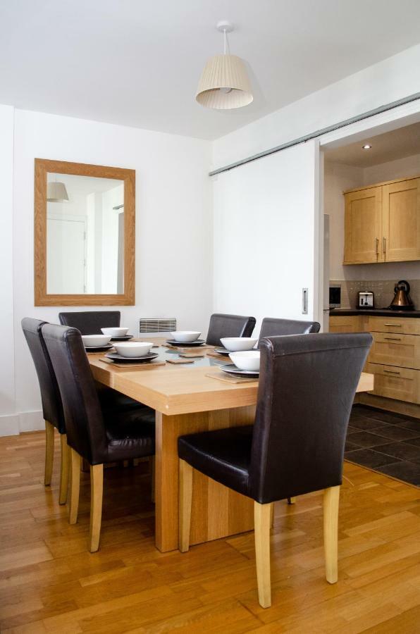Serviced Apartment In Liverpool City Centre - Free Parking - Balcony - By Happy Days Exterior photo